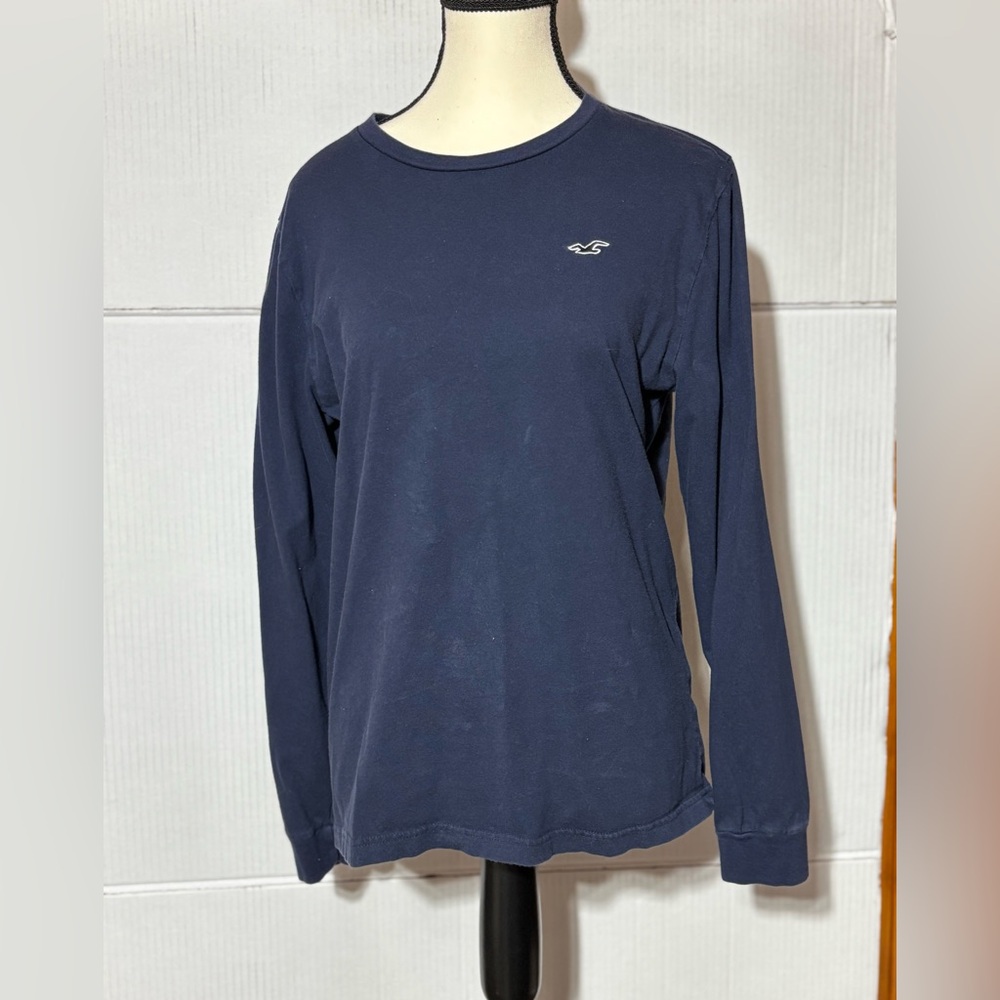 Hollister ladies M must haveve collection long sleeve navy blue tee 25”L 18”p2p